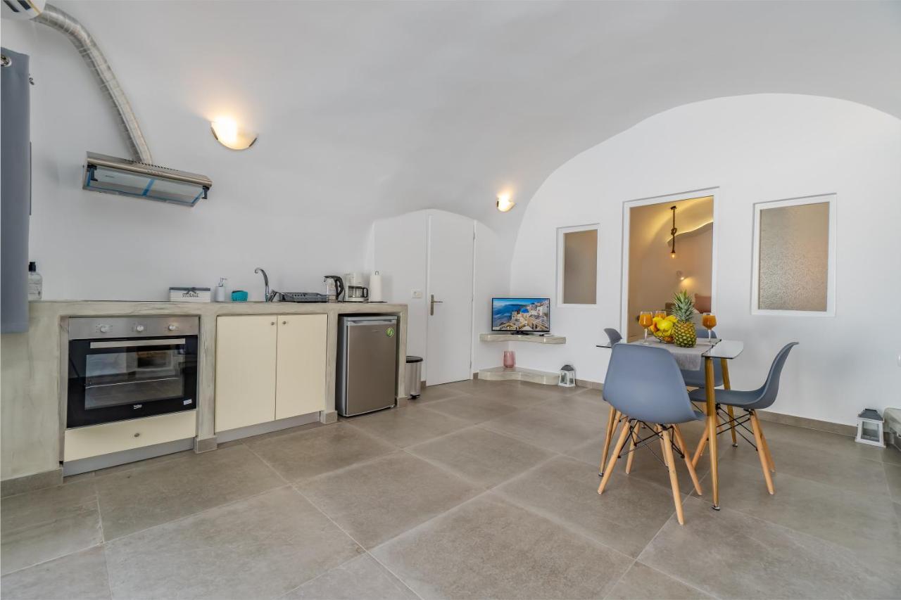 Cally Cave House Fira (Santorini)